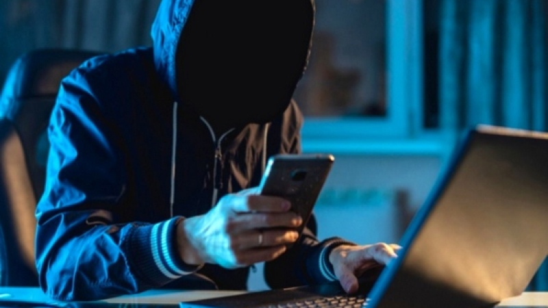 Le hackearon su número de WhatsApp y alerta a sus contactos