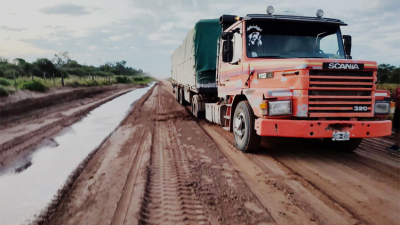 Se intensifica la cosecha de soja, pero los caminos están destruidos