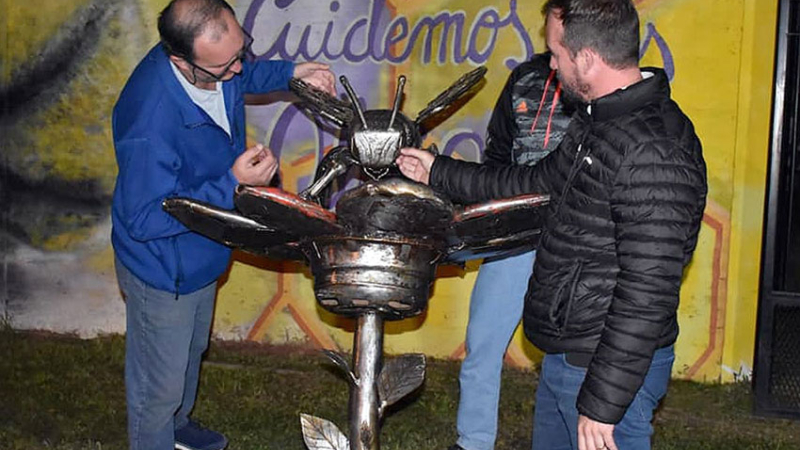 La abeja tiene su escultura en el Chaco