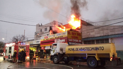 Dantesco incendio consumió un bazar de Sáenz Peña
