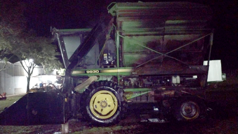 Castelli: impresionante incendio en un predio de ventas de elementos agrícolas