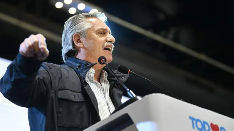 Alberto Fernández pronunció un duro discurso contra Macri y lo calificó de "ladrón de guante blanco"