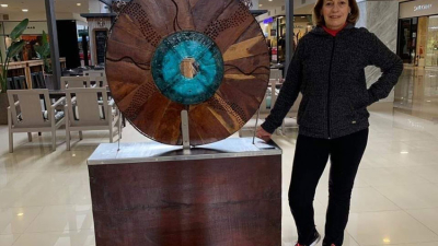 Inauguran escultura por el 71 aniversario de la facultad de Ciencias Económicas de la UNNE