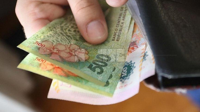 El salario real retrocedió casi 10 % en cuatro años