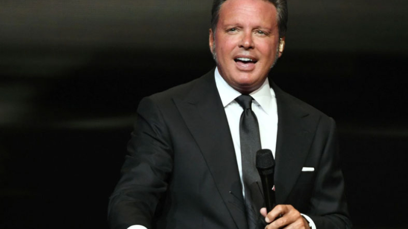 La reaparición de un irreconocible Luis Miguel