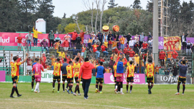 Sarmiento, con uno menos, festejó en Sunchales y sigue prendido