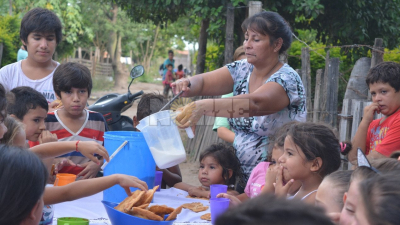 Cada vez más gente con empleo formal acude a comedores sociales en busca de alimento