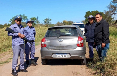 Asaltan a un matrimonio, se llevan 200.000 pesos y huyen en su auto