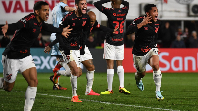 Con polémica, Estudiantes quedó eliminado