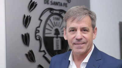 El intendente de Santa Fe salió a caminar, lo encañonaron y le sacaron hasta las zapatillas