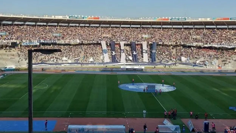 Vendía fernet en chupitas en la platea del Kempes