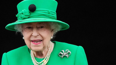 La reina Isabel II se encuentra "bajo supervisión médica", informó el Palacio de Buckingham