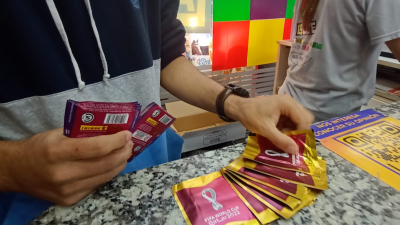 Locura en Resistencia por las figuritas del Mundial