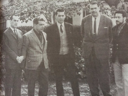 Vargas-Llosa2 - Gabriel Casaccia, Roa Bastos, Mario Vargas Llosa, Víctor Carugatti y Rubén Bareiro Saguier, en Areguá..jfif