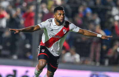 De la mano de Borja, River ganó en Paraná y da pelea