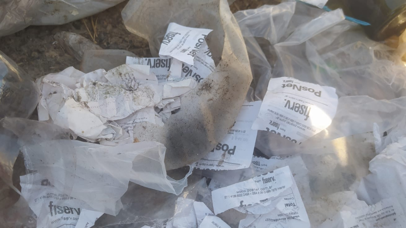 Vecinos denuncian a supermercado chino por arrojar reiteradamente basura