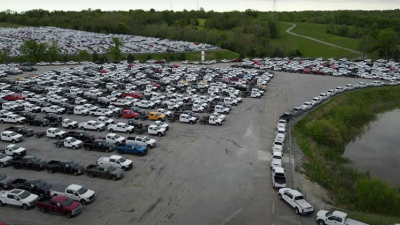 Ford se quedó sin emblemas y demora miles de vehículos