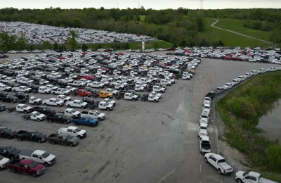 Ford se quedó sin emblemas y demora miles de vehículos