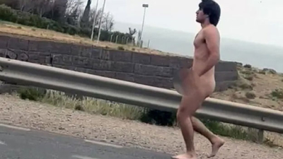Detuvieron a un hombre que corría desnudo por la ruta