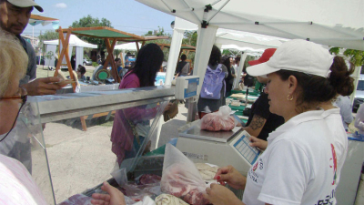Por las lluvias se suspendieron los mercados populares