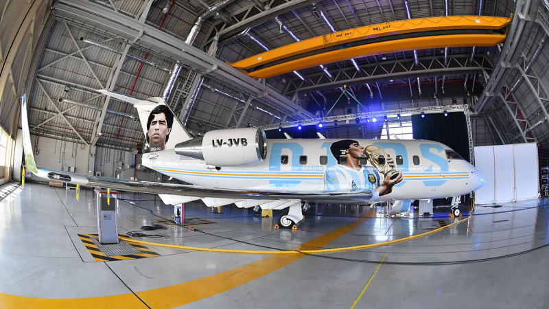 Maradona presente en Qatar: se inauguró su Fan Fest con la presencia del avión Tango D10S