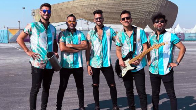 Chaqueños en Qatar: Viento Norte le puso ritmo a la fan zone en el debut de Argentina