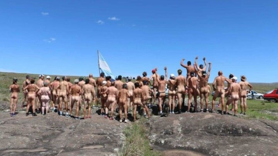 Córdoba: cómo es la maratón nudista de Tanti que es furor