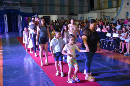 Muchas desfile 1.jpg