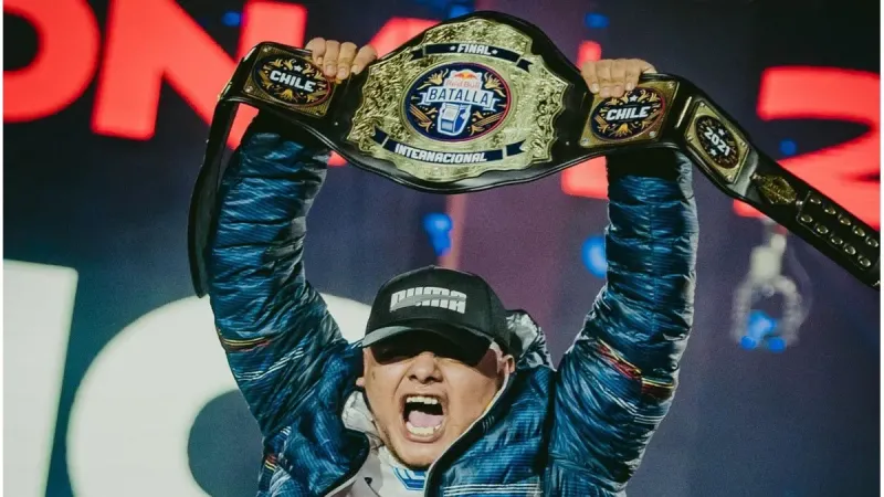 Aczino se convirtió en el tricampeón de la Red Bull Batalla Internacional