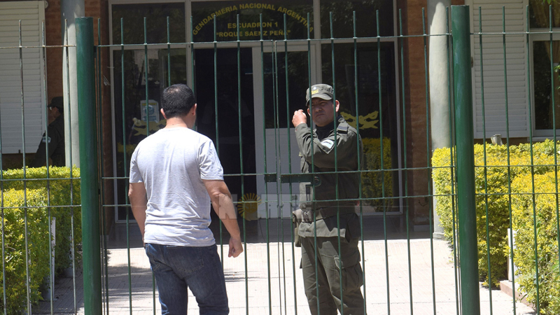 Robaron a un gendarme y se llevaron su arma reglamentaria