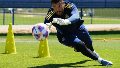 Alerta en Boca: "Chiquito" Romero no entrenó, pero descartan una lesión