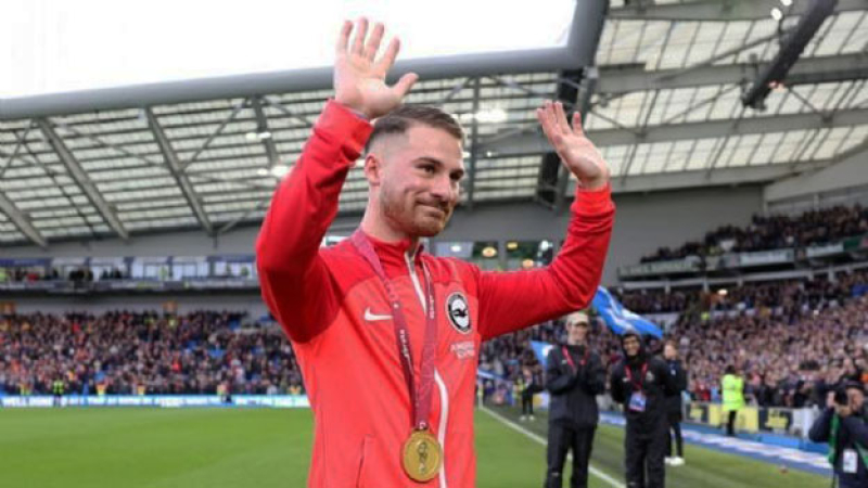 Nuevo homenaje del Brighton a Mac Allister