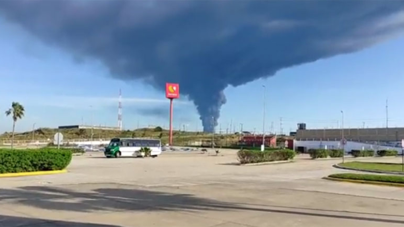 Dos muertos por la explosión de una refinería en México