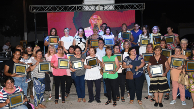 Gustavo Martínez reconoció la labor comunitaria de mujeres de Villa El Dorado