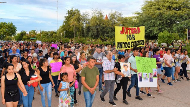 Quitilipi pidió justicia por Antonela Altamirano y Evaristo Saux