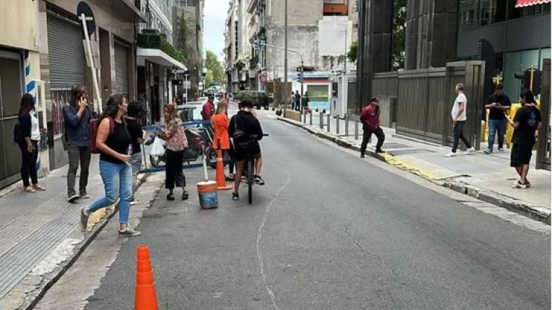 Susto en la Embajada de Israel por un auto abandonado sospechoso