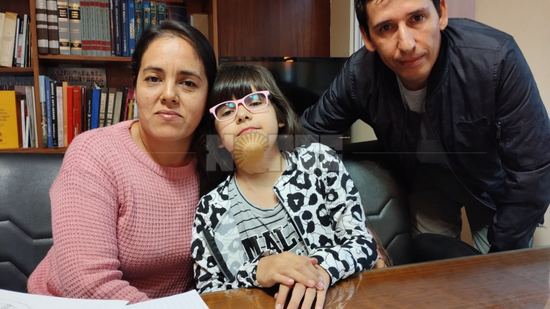 Una acción judicial salvó a su hija y otra está por dejarlos en la calle