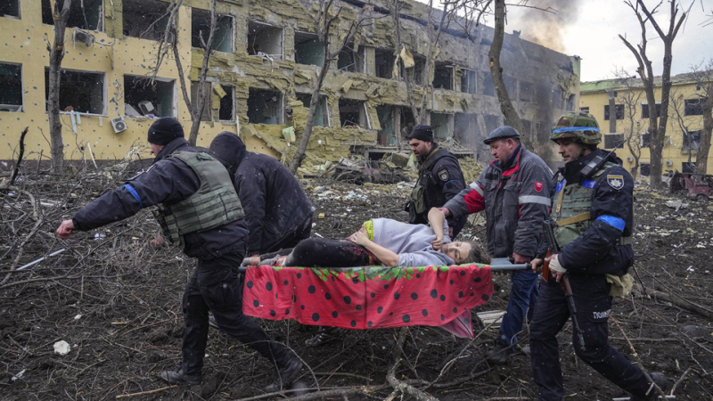 Una foto de la agonía de una embarazada en la guerra de Ucrania gana concurso World Press Photo 2023