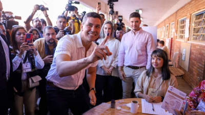 Presidenciales en Paraguay: primeros resultados dan ganador a Santiago Peña