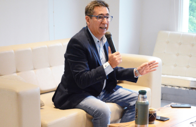 Martínez destacó la entrega de útiles escolares por parte del municipio