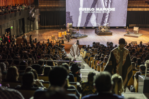 Lo que dejó la apertura del mercado de industrias culturales argentinas, desfile y show musicales.