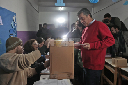Coqui votando.JPG