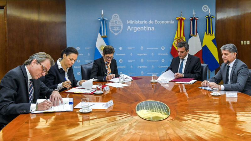 Massa acordó la refinanciación de la deuda con el Club de París