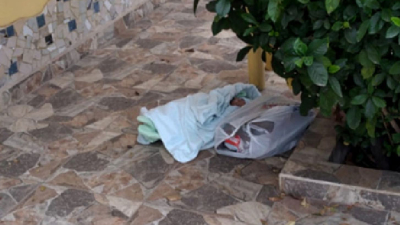 La mujer que abandonó a su bebé se arrepintió y volvió a buscarlo
