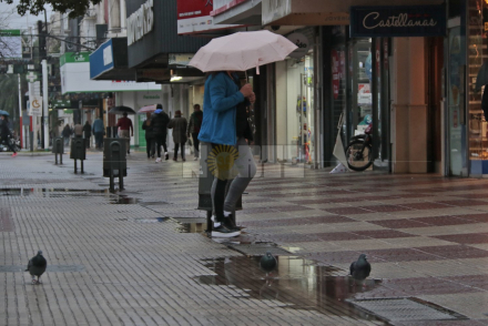 mujer paraguas lluvia.JPG