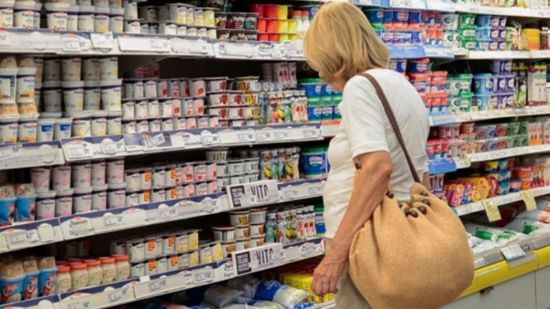 Impulsada por los productos de almacén, la canasta básica total llegó a $221.406