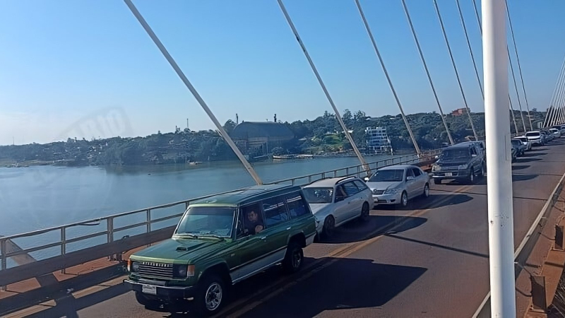 El "muro" ya lo ponen Aduana y Migraciones en Argentina