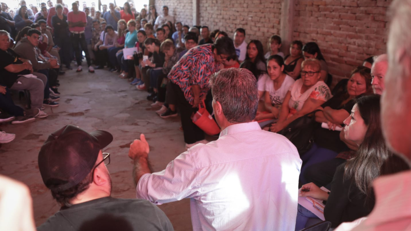  El gobernador definió obras prioritarias junto a vecinos de Resistencia