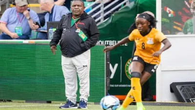 La FIFA investiga al entrenador de Zambia por tocar a una jugadora en el Mundial Femenino