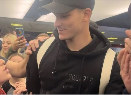 Julian Alvarez aeropuerto.JPG